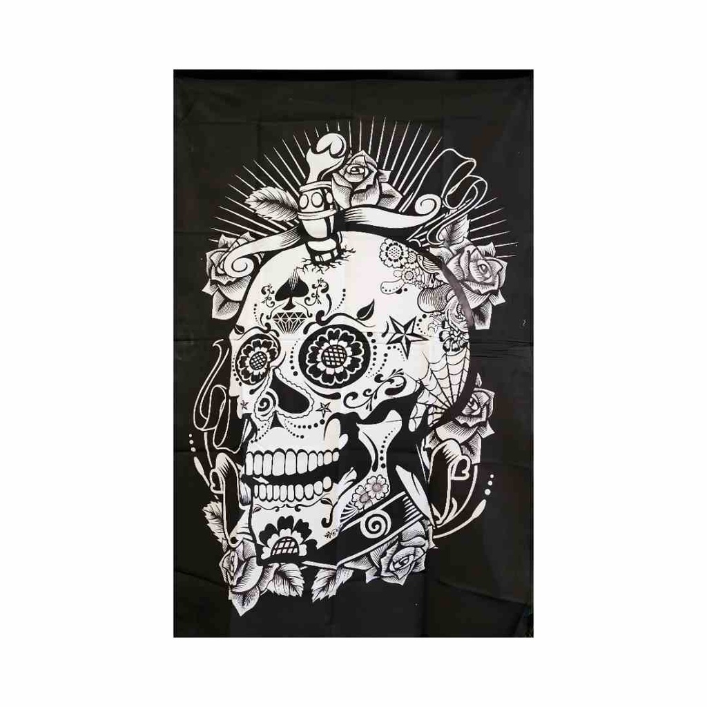 Tapiz de Cráneo Tribal en Blanco y Negro | Arte Decorativo Ritual | 30x40 Pulgadas